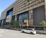 大型戶外LED屏讓濟南某商務樓宇成商業(yè)美學新地標